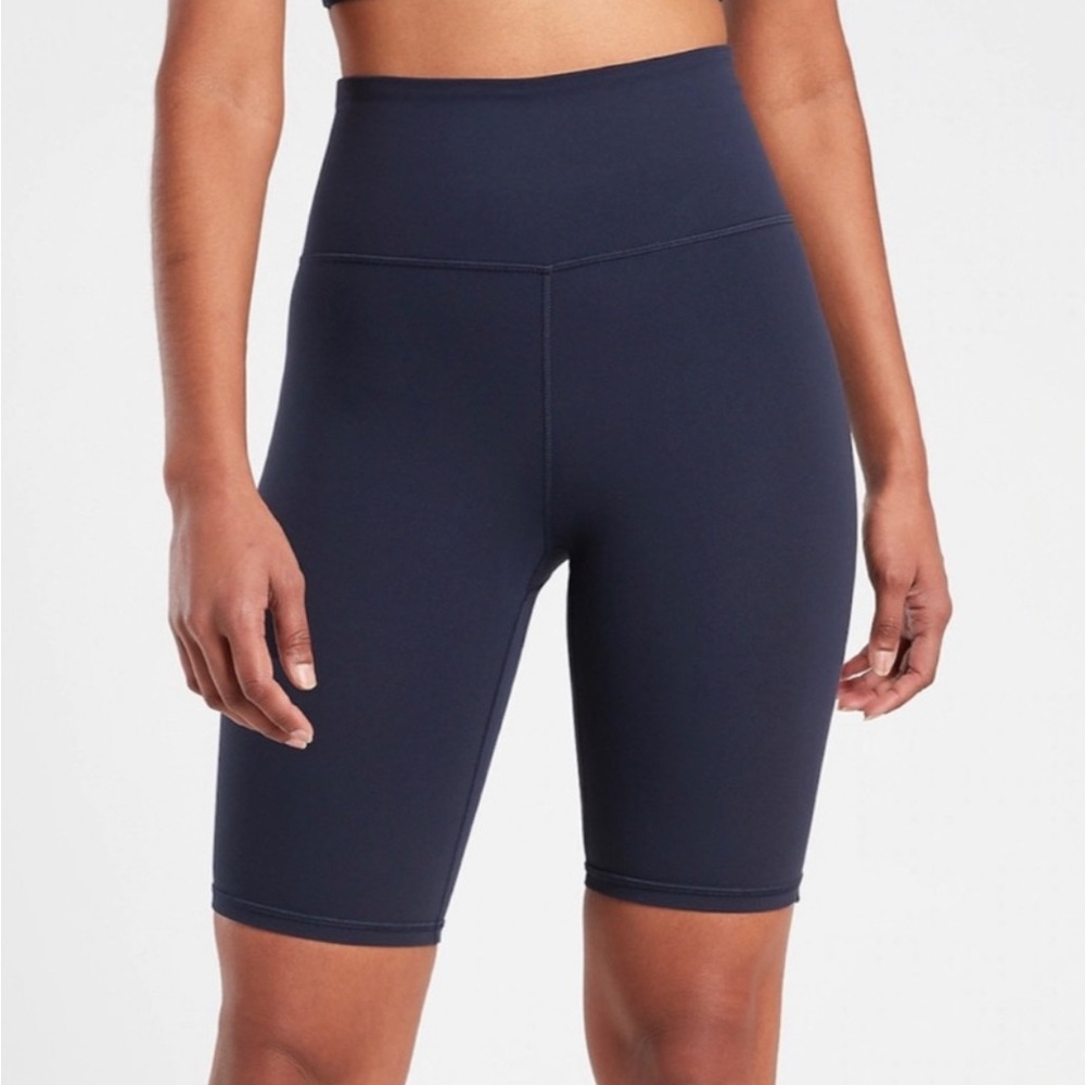Athleta Navy Blue Ultimate Stash Pocket 9" Shorts Size Small